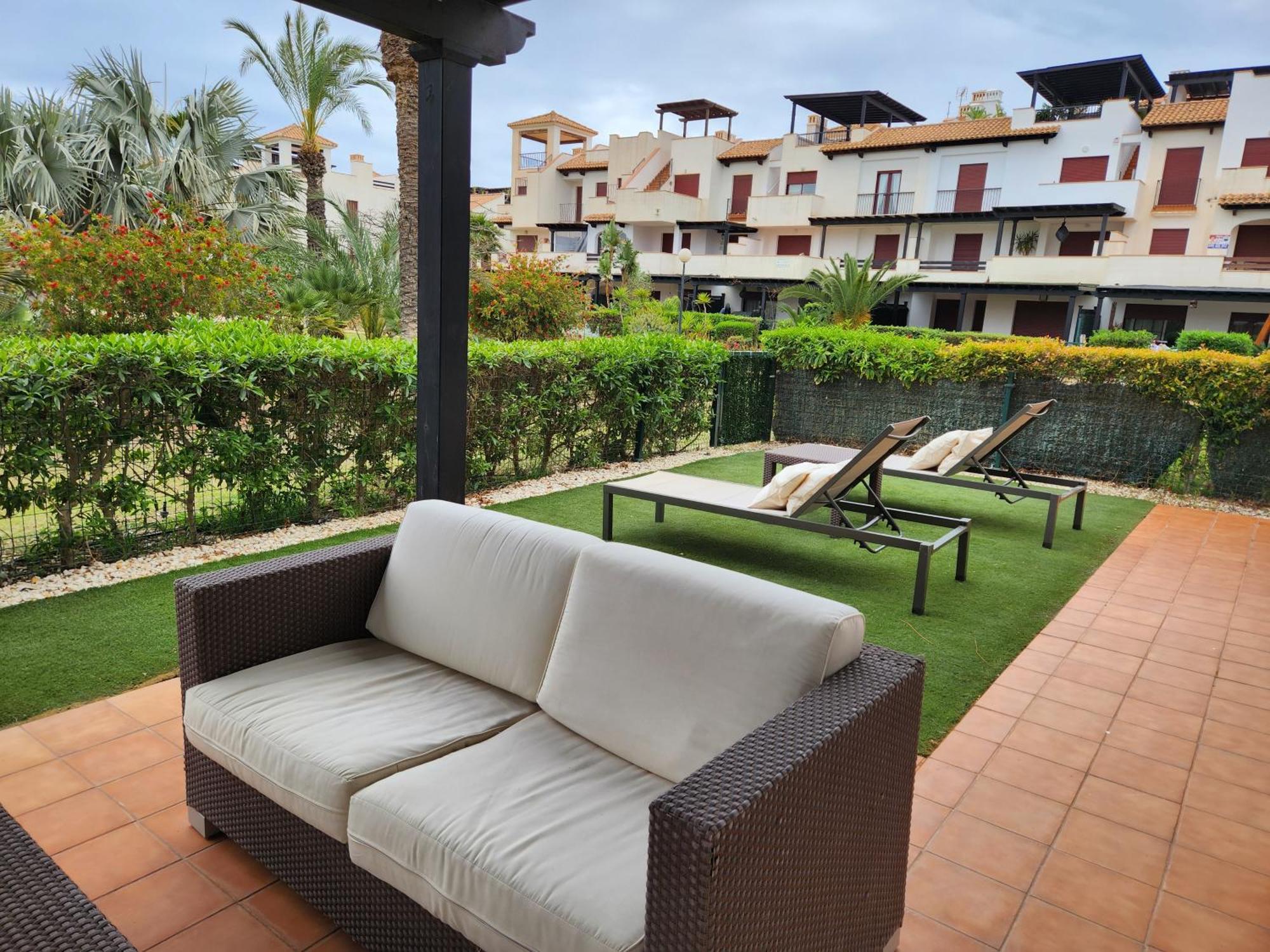 Apartment Precioso Bajo En Jardines De Nuevo Muy Cerca De La Piscina Comunitaria Y De La Salida A La Playa!