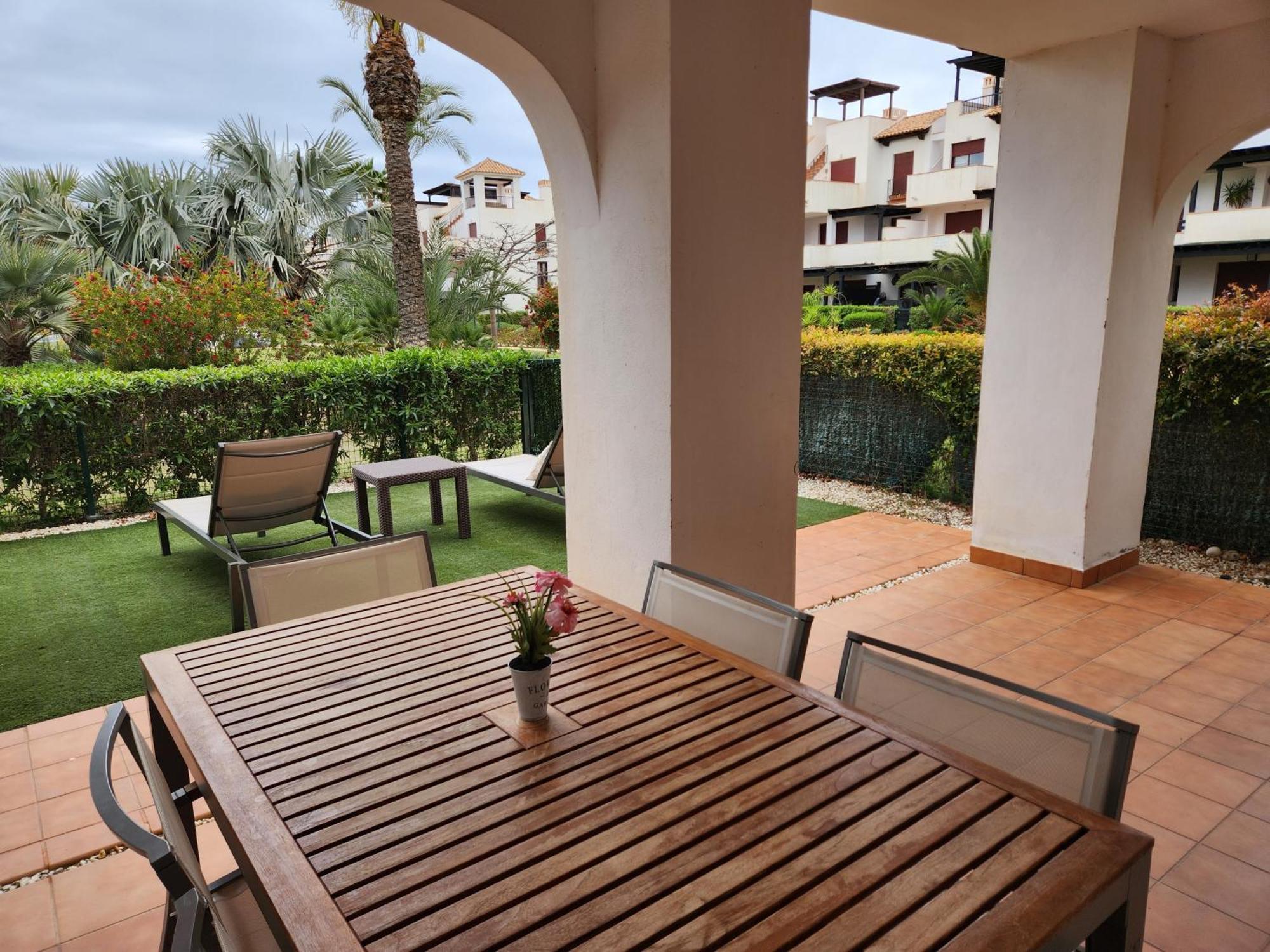 Precioso Bajo En Jardines De Nuevo Muy Cerca De La Piscina Comunitaria Y De La Salida A La Playa! Vera