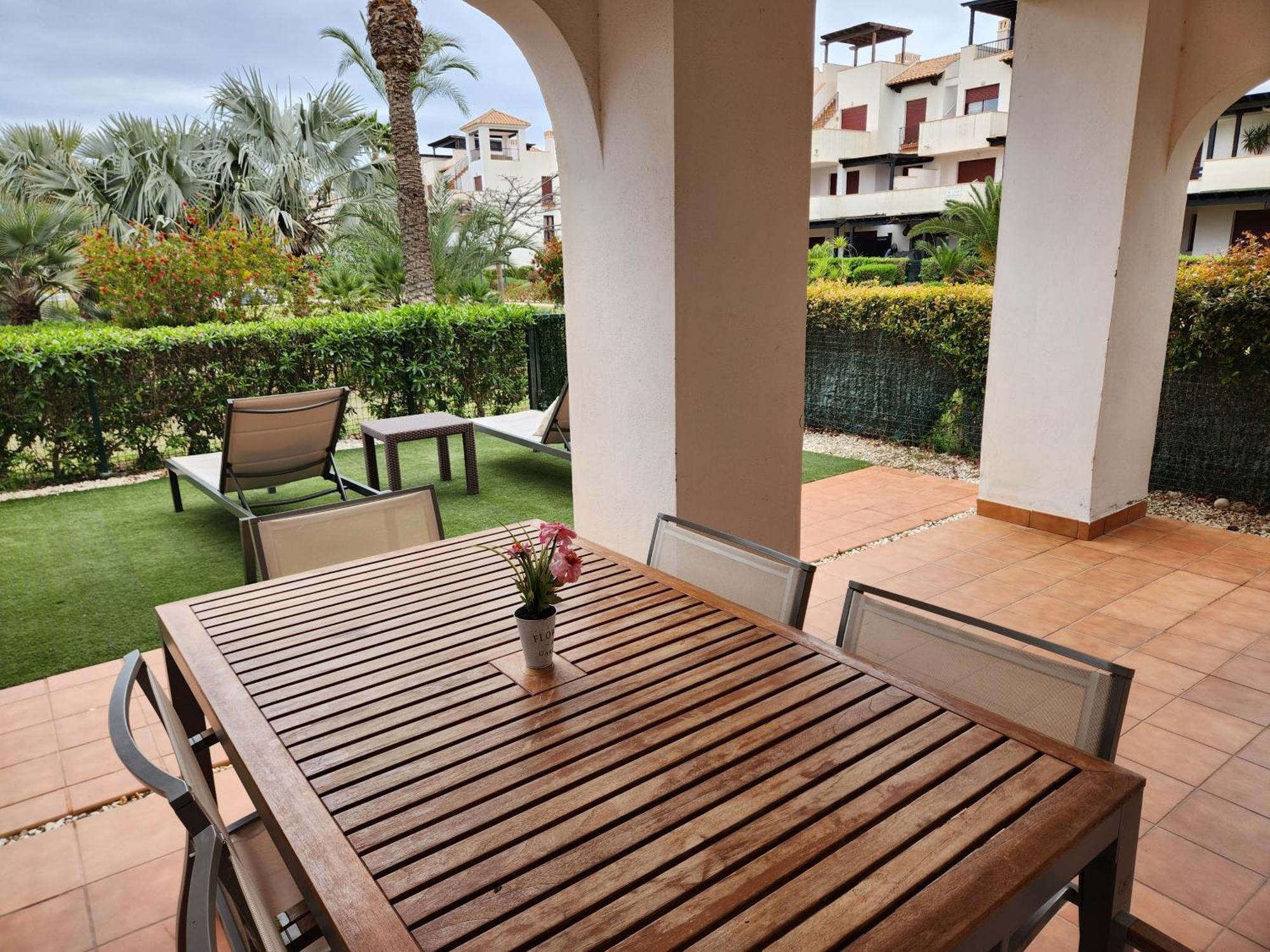 Precioso Bajo En Jardines De Nuevo Muy Cerca De La Piscina Comunitaria Y De La Salida A La Playa! * Vera