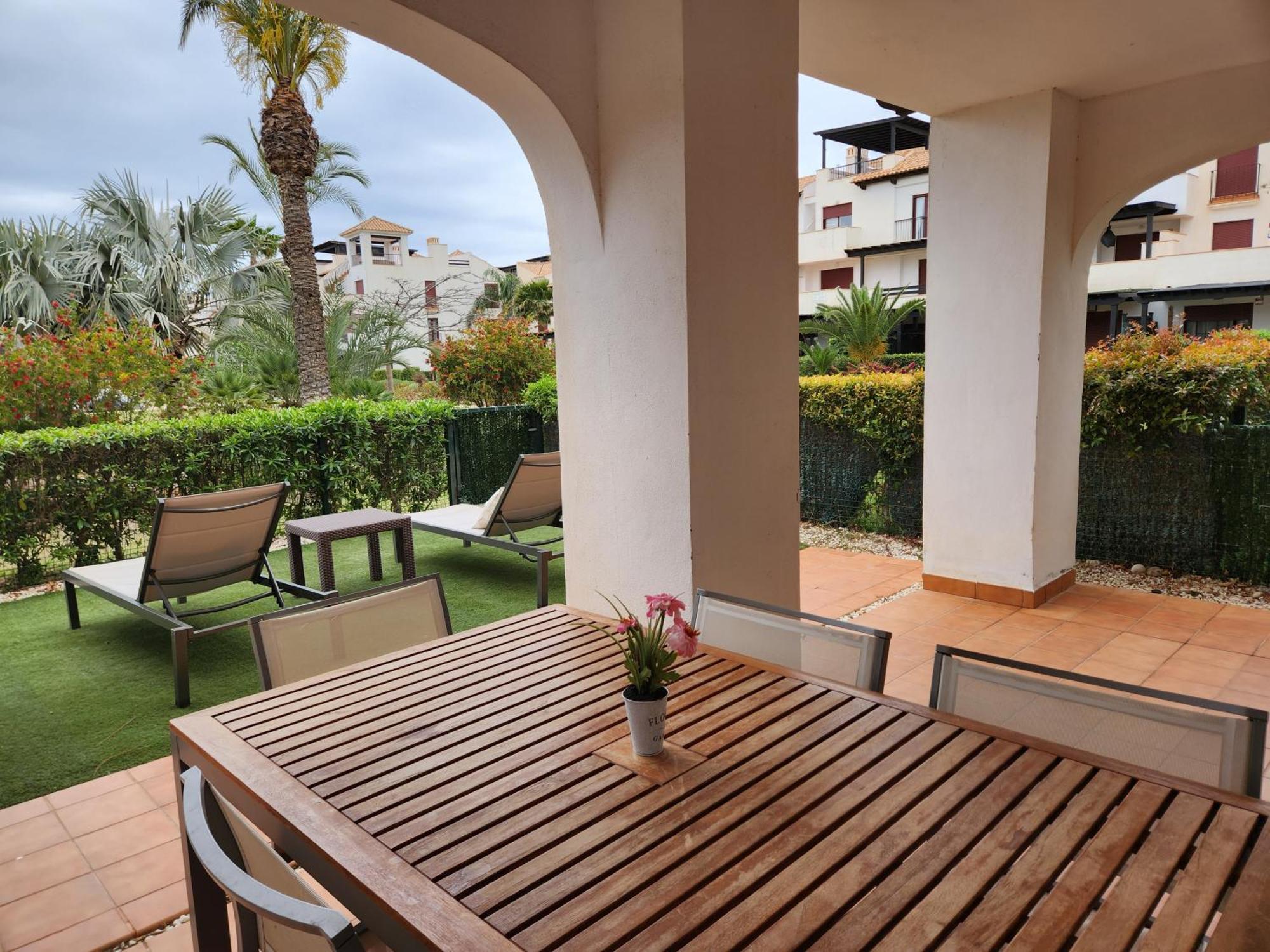 Precioso Bajo En Jardines De Nuevo Muy Cerca De La Piscina Comunitaria Y De La Salida A La Playa! Vera