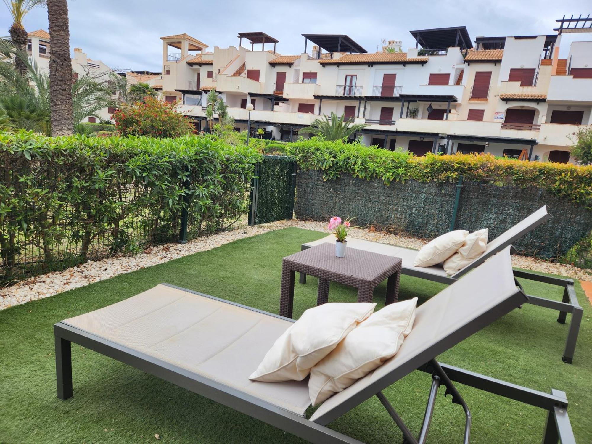 Precioso Bajo En Jardines De Nuevo Muy Cerca De La Piscina Comunitaria Y De La Salida A La Playa! * Vera
