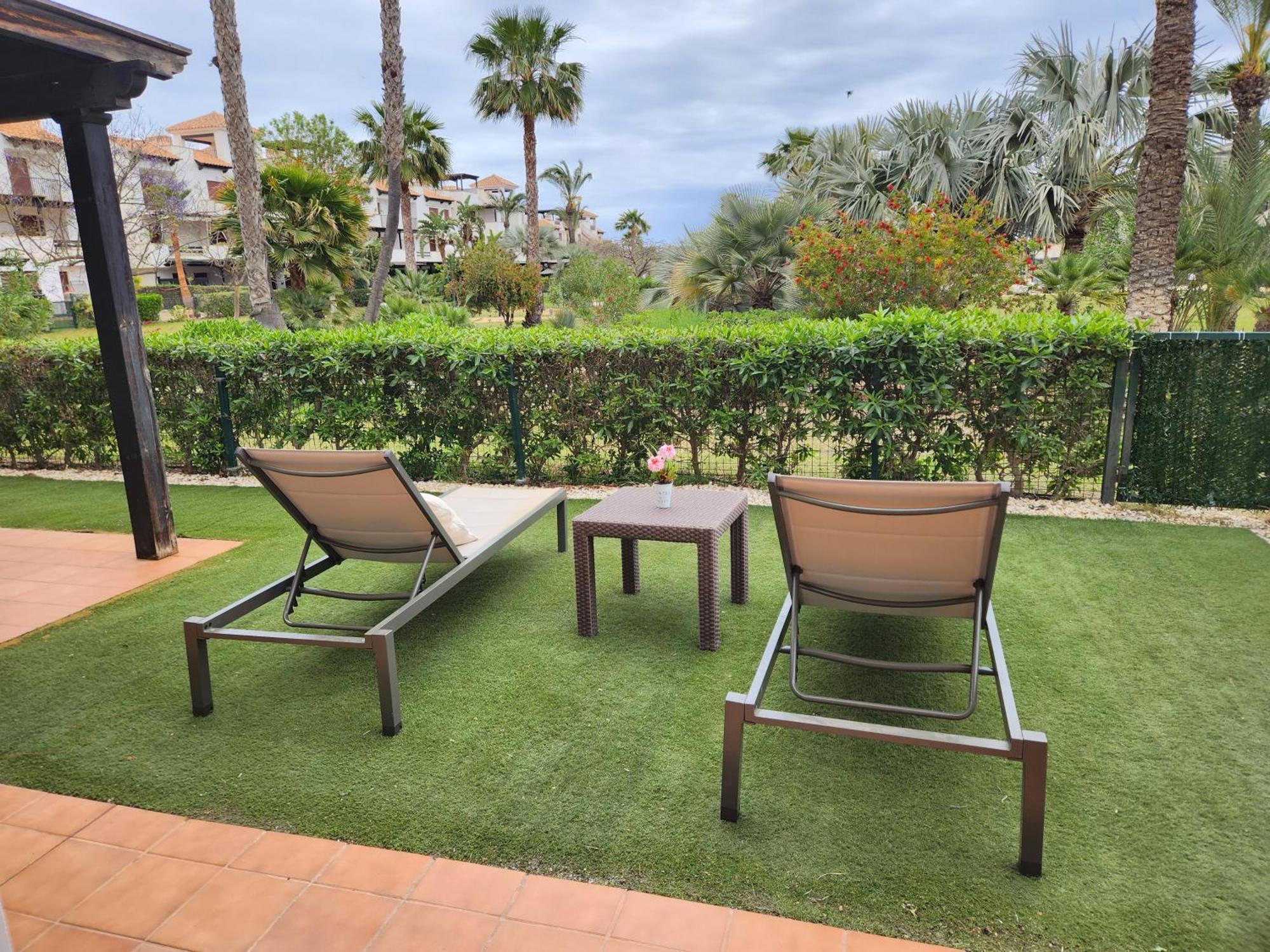 Precioso Bajo En Jardines De Nuevo Muy Cerca De La Piscina Comunitaria Y De La Salida A La Playa! Vera