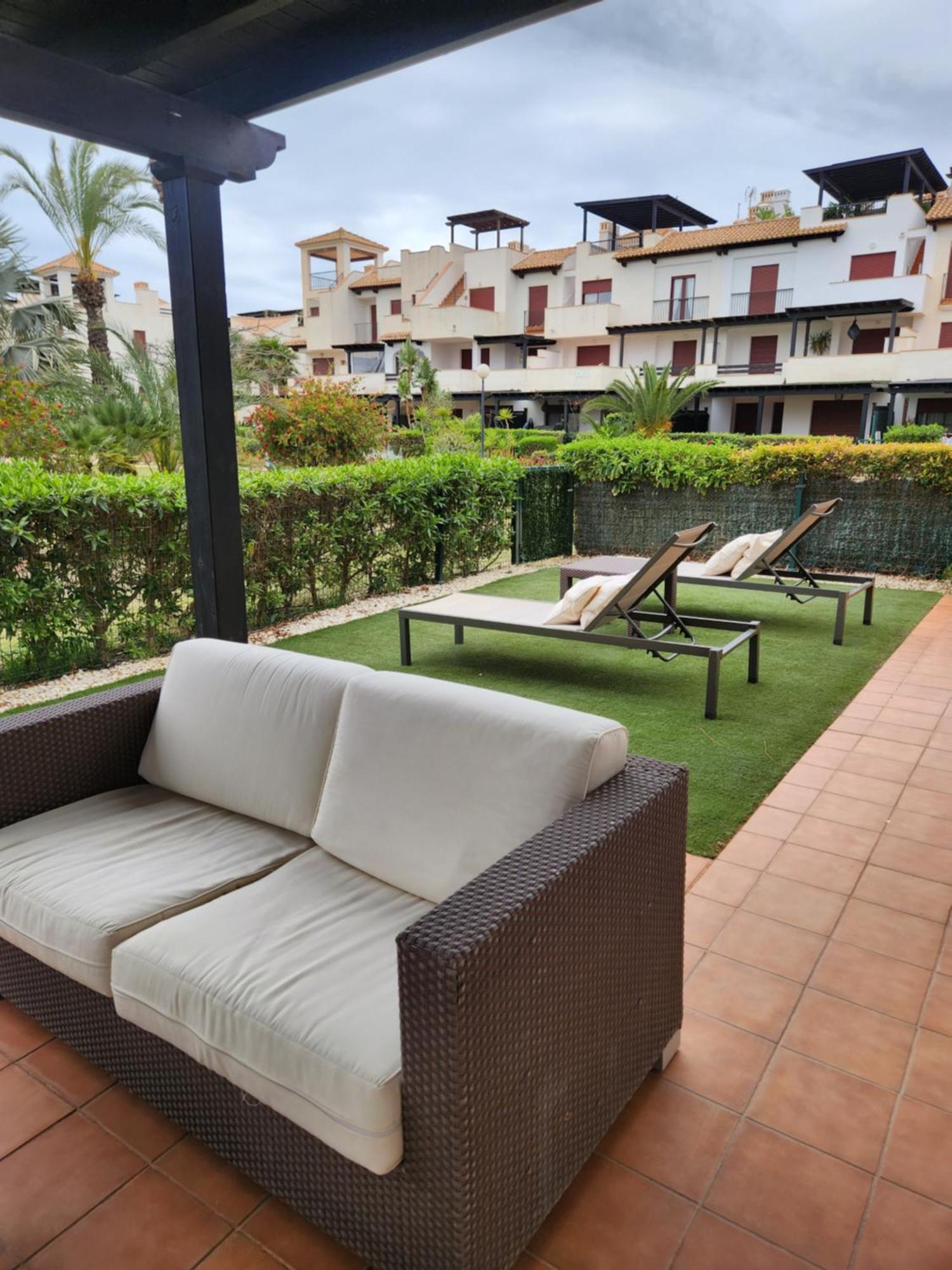 Precioso Bajo En Jardines De Nuevo Muy Cerca De La Piscina Comunitaria Y De La Salida A La Playa! * Vera