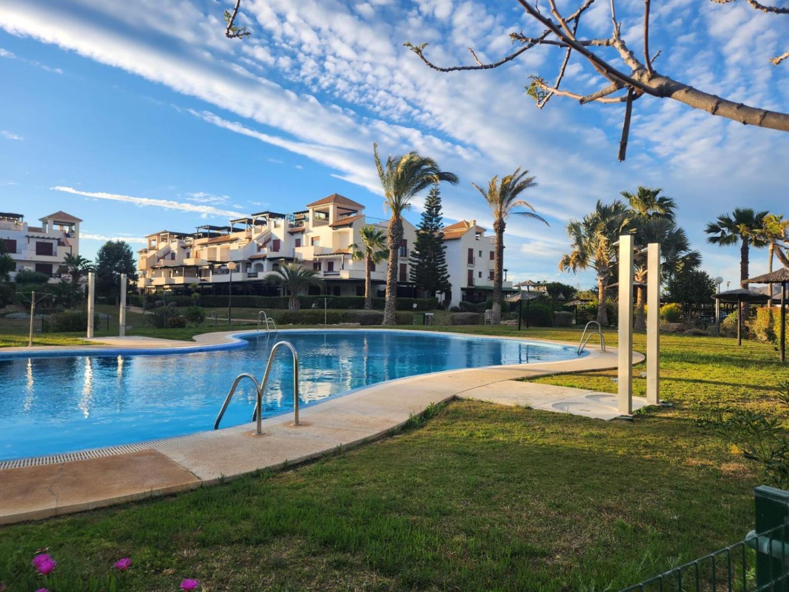 Precioso Bajo En Jardines De Nuevo Muy Cerca De La Piscina Comunitaria Y De La Salida A La Playa! Vera