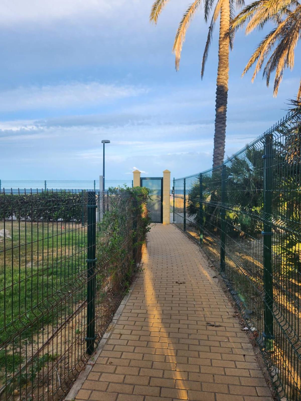 Apartment Precioso Bajo En Jardines De Nuevo Muy Cerca De La Piscina Comunitaria Y De La Salida A La Playa! *
