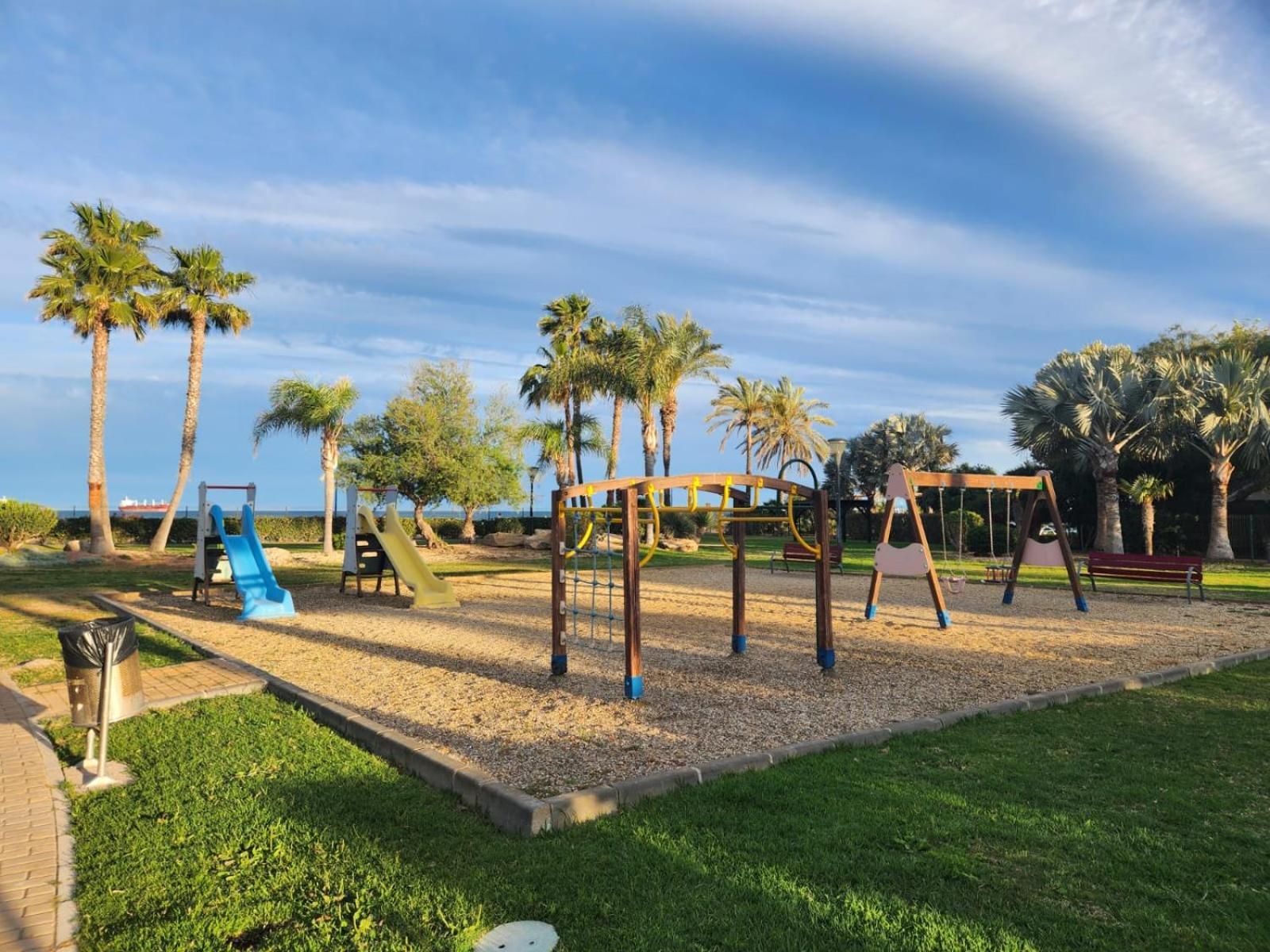 Precioso Bajo En Jardines De Nuevo Muy Cerca De La Piscina Comunitaria Y De La Salida A La Playa! Apartment Vera
