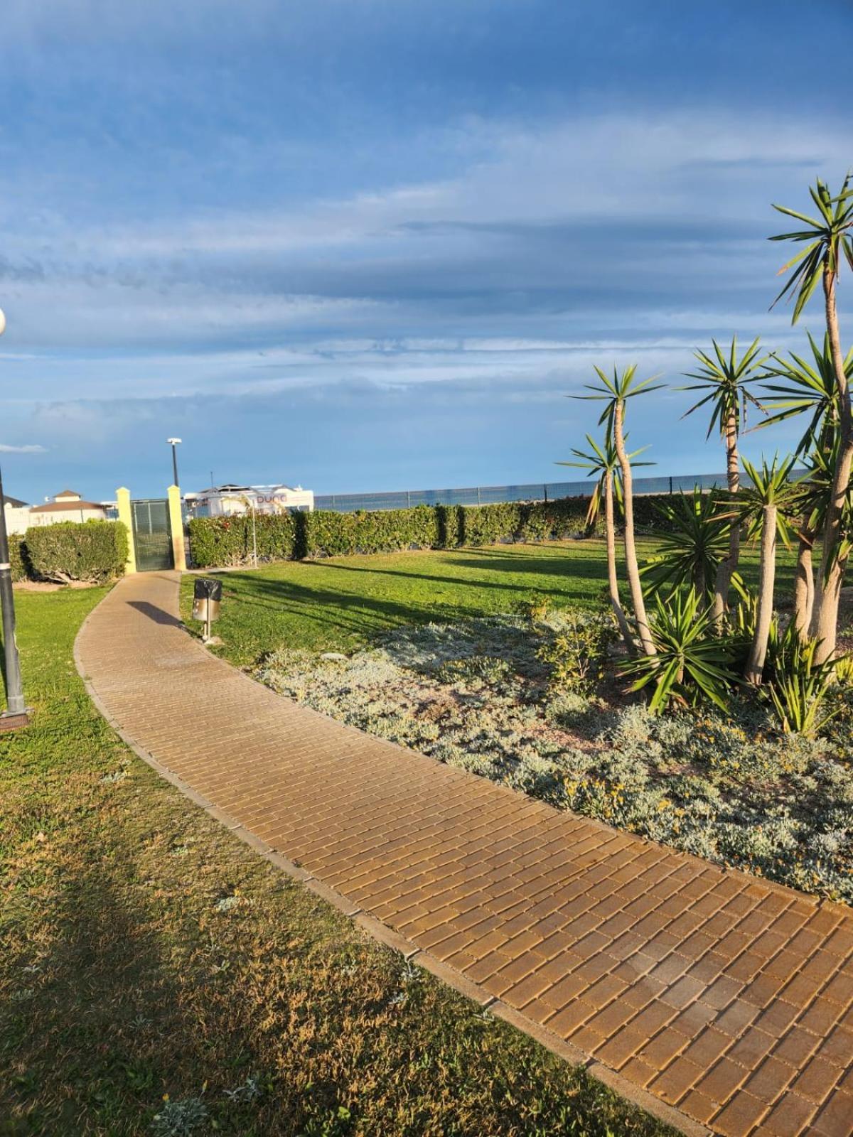 Precioso Bajo En Jardines De Nuevo Muy Cerca De La Piscina Comunitaria Y De La Salida A La Playa! Apartment *