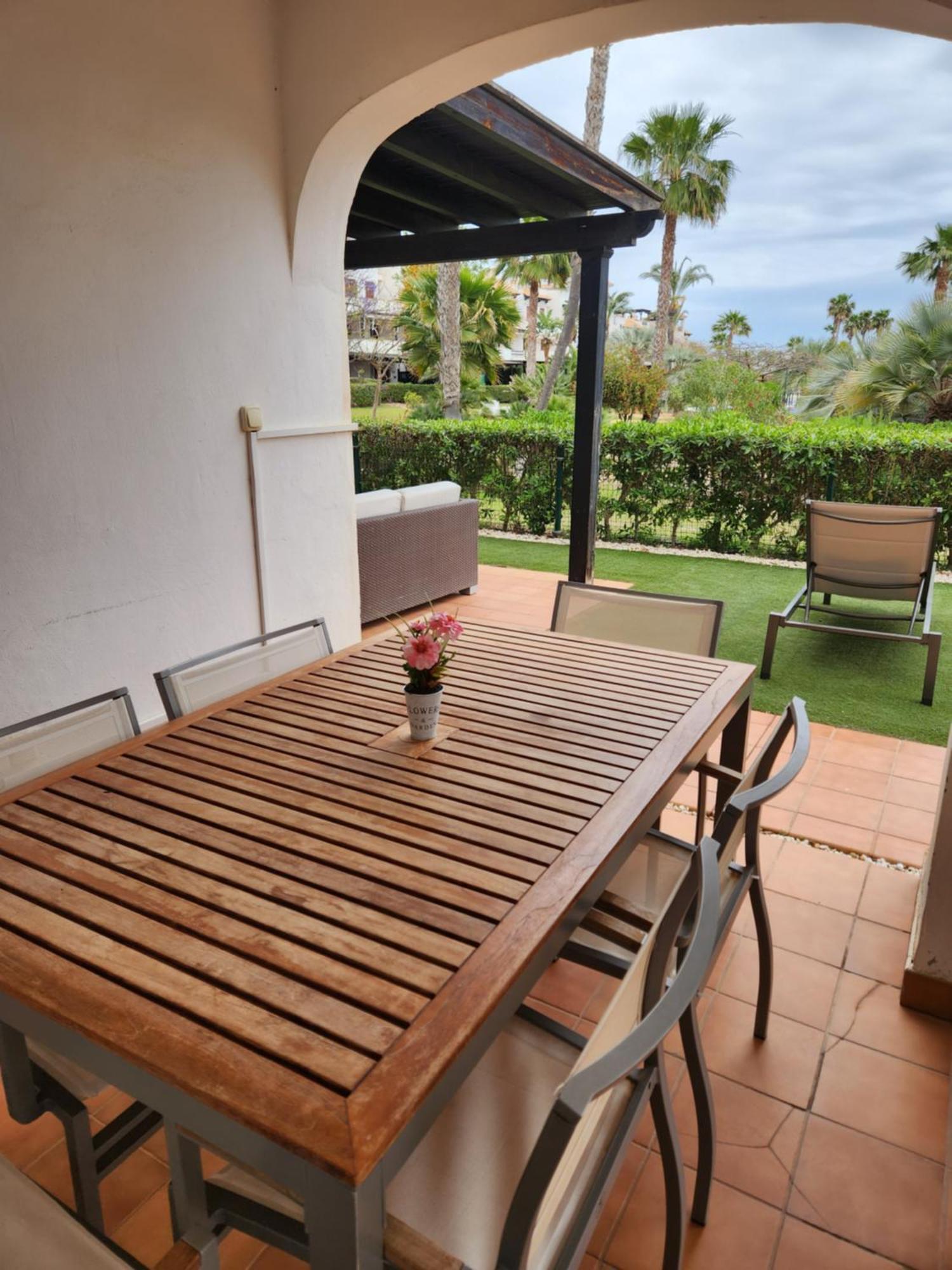 Apartamento Precioso Bajo En Jardines De Nuevo Muy Cerca De La Piscina Comunitaria Y De La Salida A La Playa!