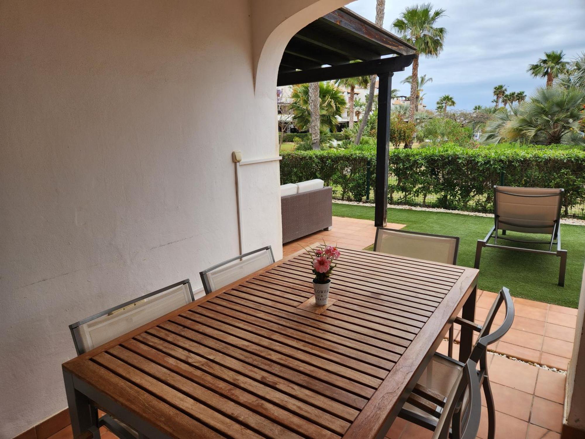Precioso Bajo En Jardines De Nuevo Muy Cerca De La Piscina Comunitaria Y De La Salida A La Playa! Vera