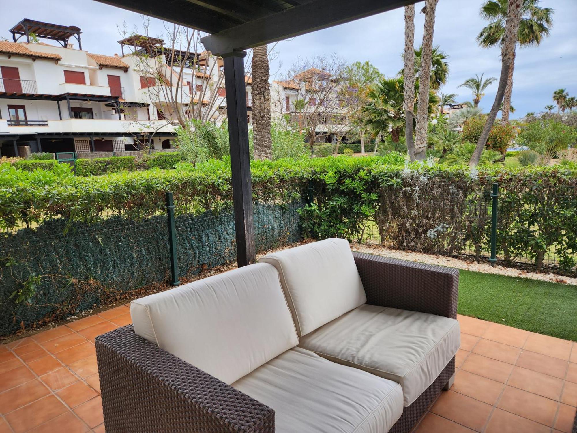 Precioso Bajo En Jardines De Nuevo Muy Cerca De La Piscina Comunitaria Y De La Salida A La Playa! Apartamento *
